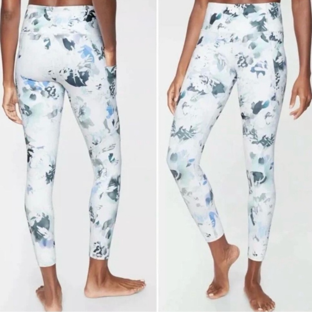 Womens Atheleta Elation Peony 7/8 leggings in sz small EUC